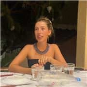 Jeune femme très sociable et qui adore parler anglais